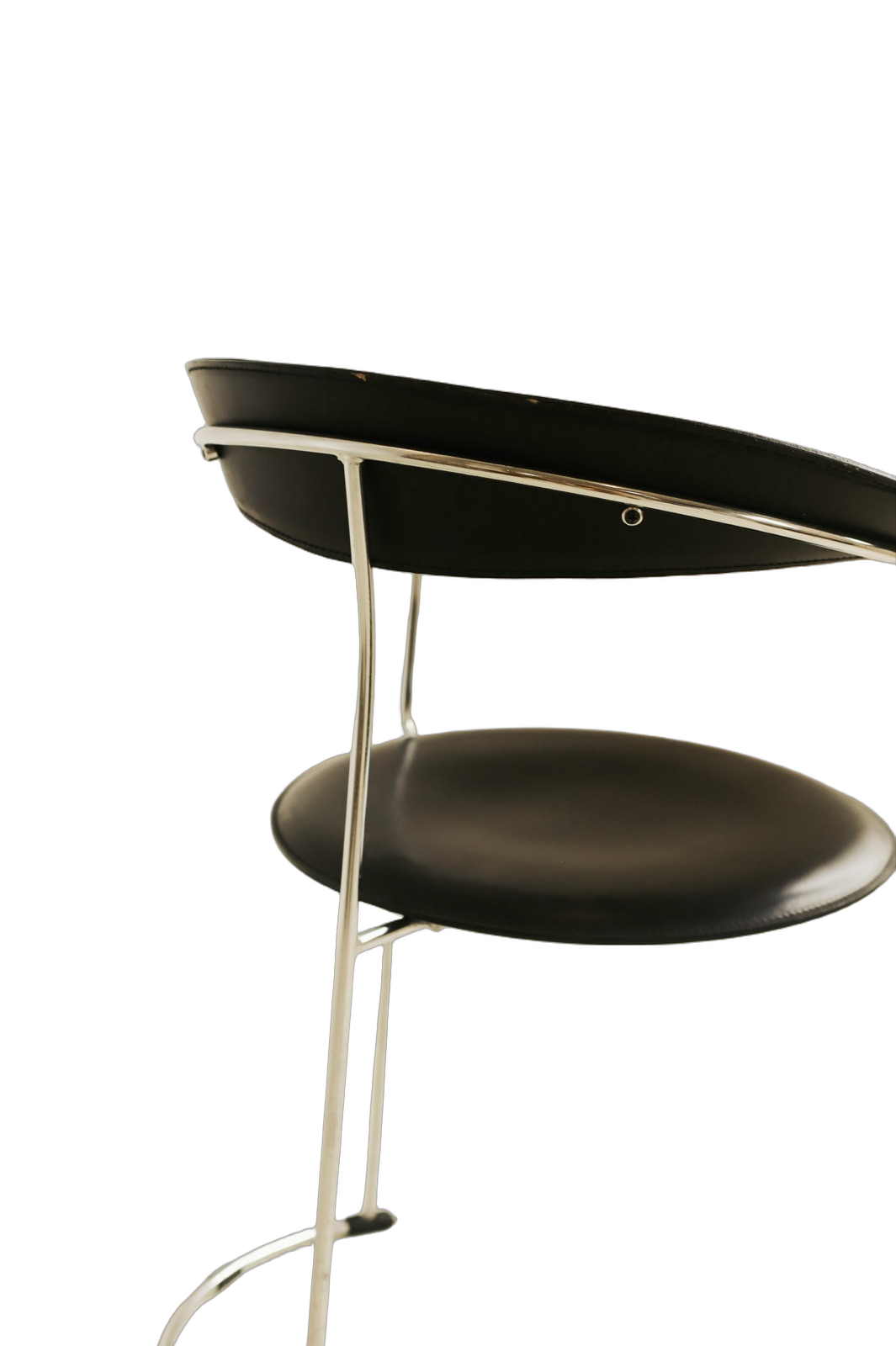 Canasta fauteuil, detail van het chromen frame