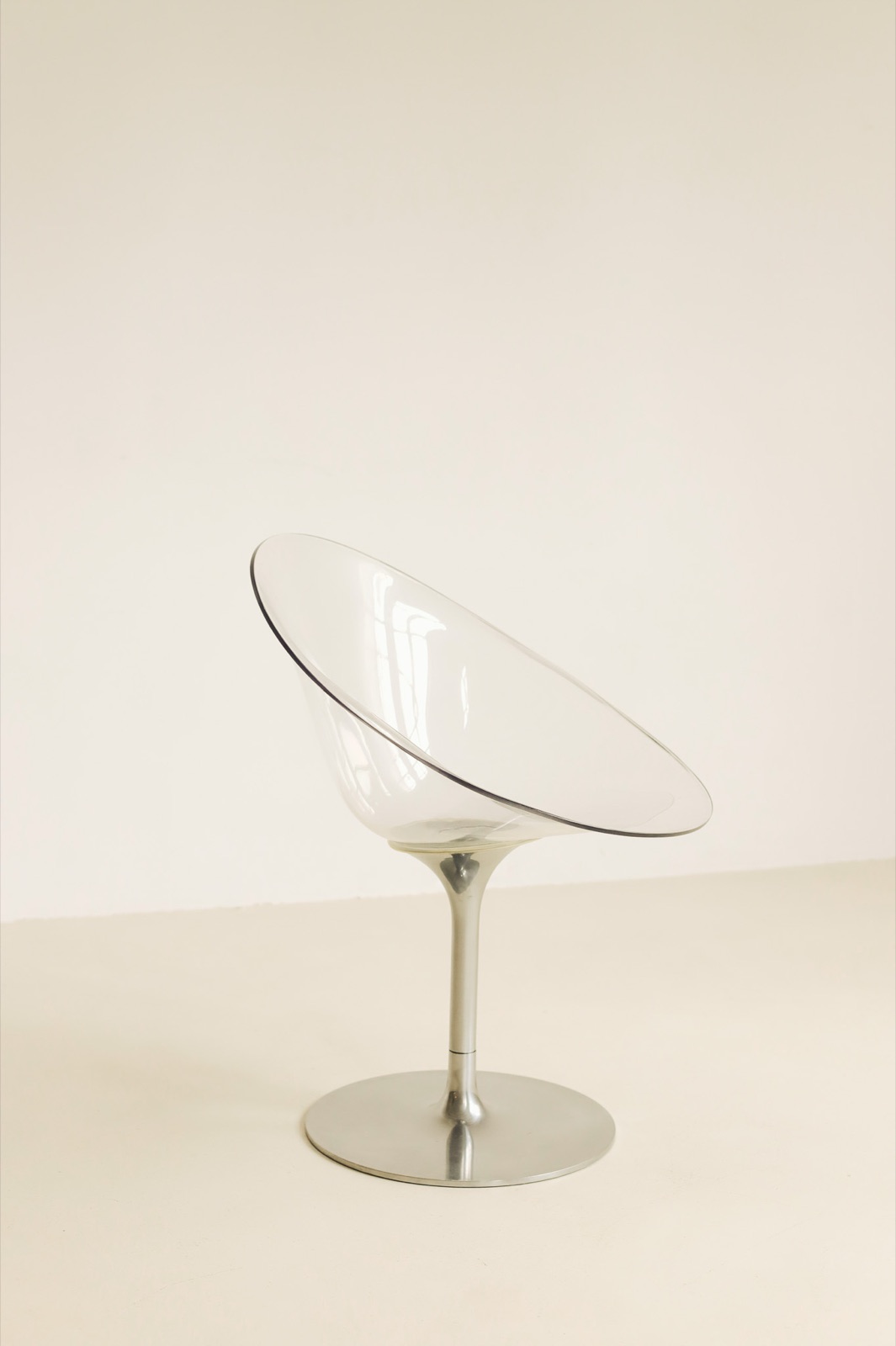 Eros draaifauteuil, zijaanzicht
