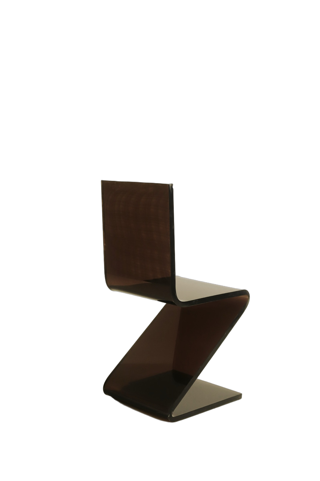 Rookkleurige acryl Z-stoel in Rietveld-stijl, vooraanzicht